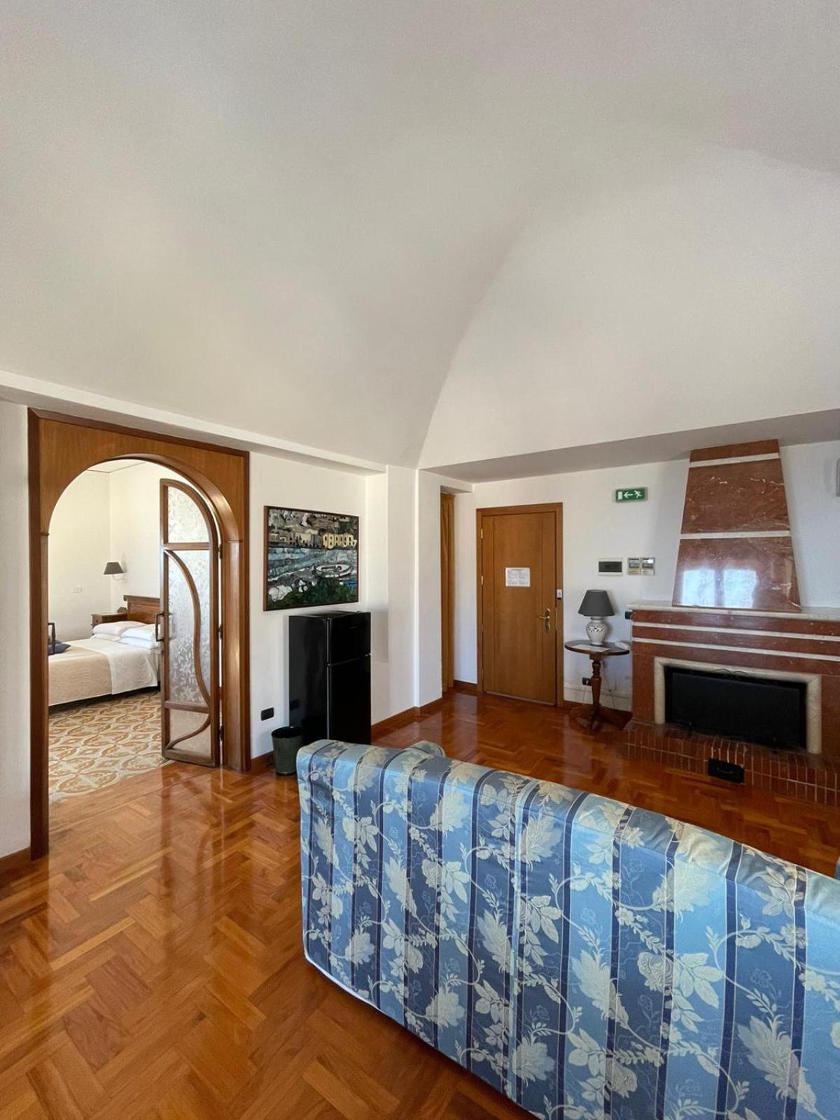 Hotel La Piazzetta Castellammare del Golfo Eksteriør billede