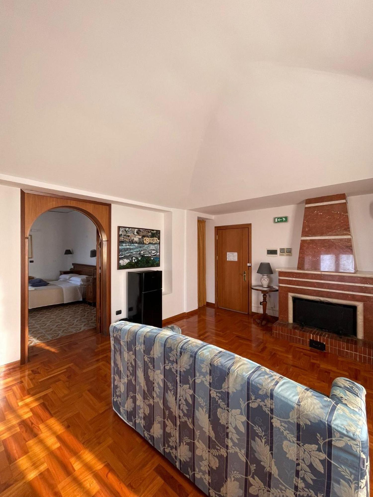 Hotel La Piazzetta Castellammare del Golfo Eksteriør billede